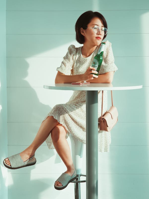 Les claquettes pour femme : alliez confort et chic au quotidien